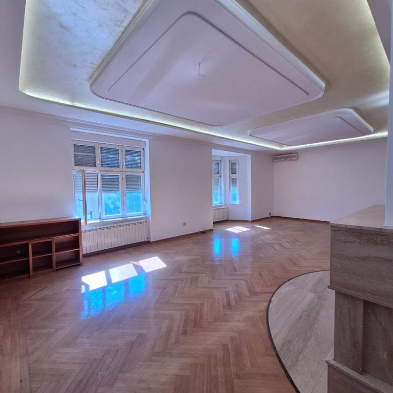Stan Prodaja Novi Sad  213 m2