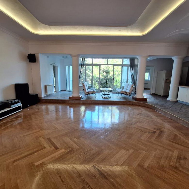 Stan Prodaja Novi Sad  213 m2