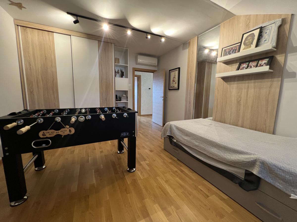Četvorosoban stan na prodaju, Sajmište, Novi Sad, 111m², 277.500 €