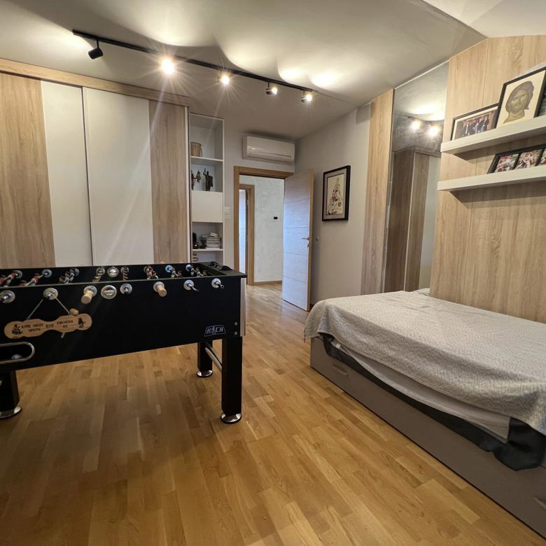 Četvorosoban stan na prodaju, Sajmište, Novi Sad, 111m², 277.500 €