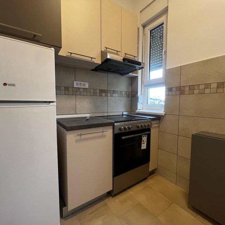 Lokal Izdavanje Novi Sad  80 m2