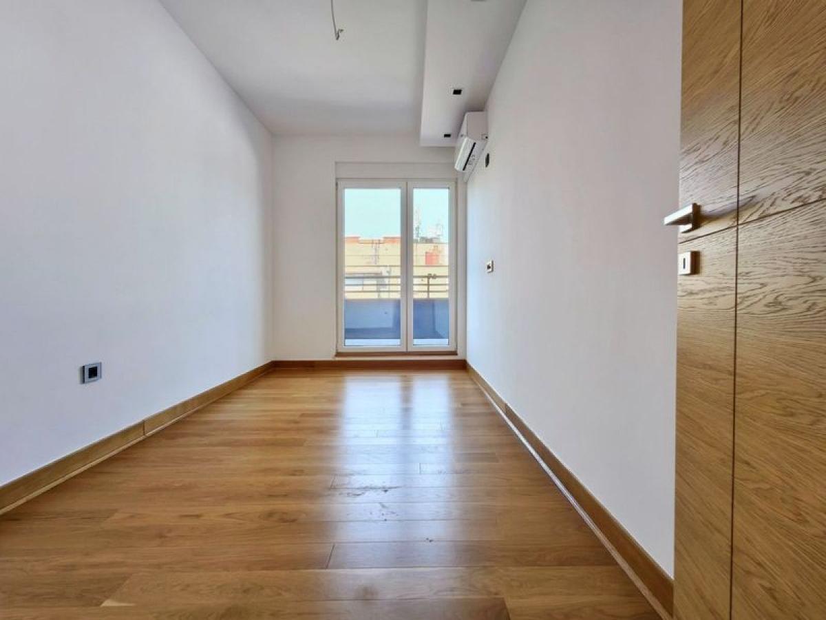 Stan Prodaja Novi Sad  240 m2