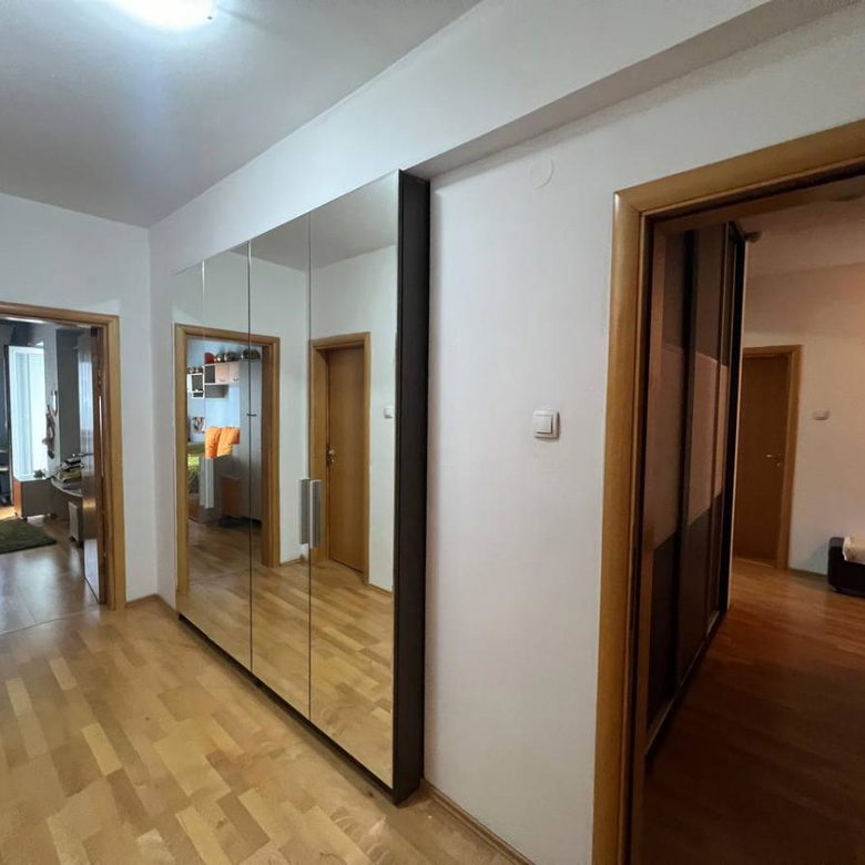 Četvorosoban stan na prodaju, Bulevar Oslobođenja, Novi Sad, 134m², 299.000 €