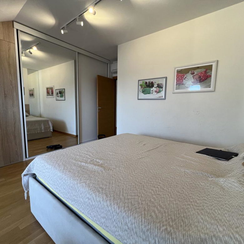 Četvorosoban stan na prodaju, Sajmište, Novi Sad, 111m², 277.500 €