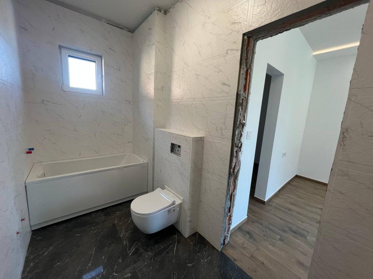 y7v700e7t0-photo-2024-10-09-09-37-52 Kuća na prodaju, Sremska Kamenica, Novi Sad, 226m², 390.000 €