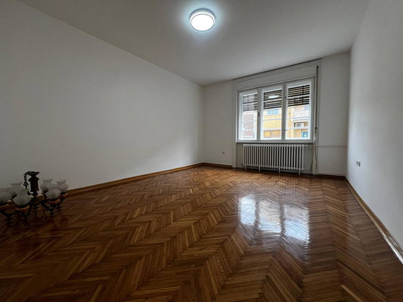 Lokal Izdavanje Novi Sad  80 m2