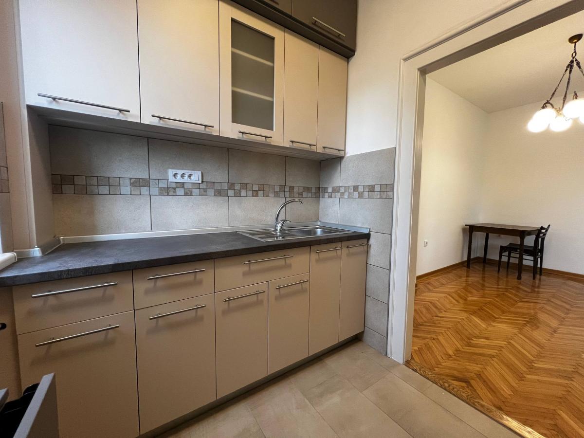 Lokal Izdavanje Novi Sad  80 m2