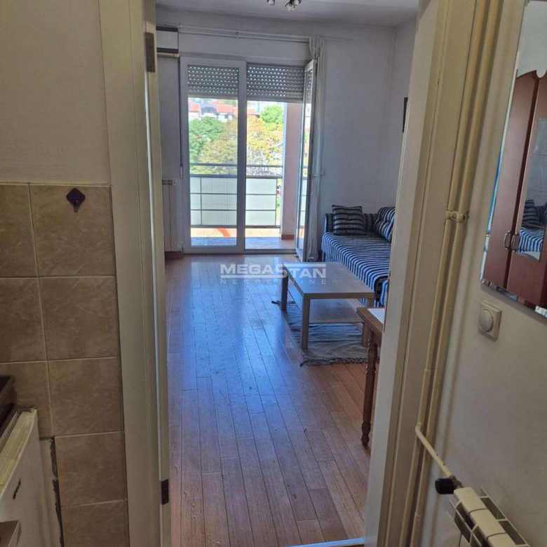 Stan Izdavanje Beograd Cvetkova Pijaca 27 m2