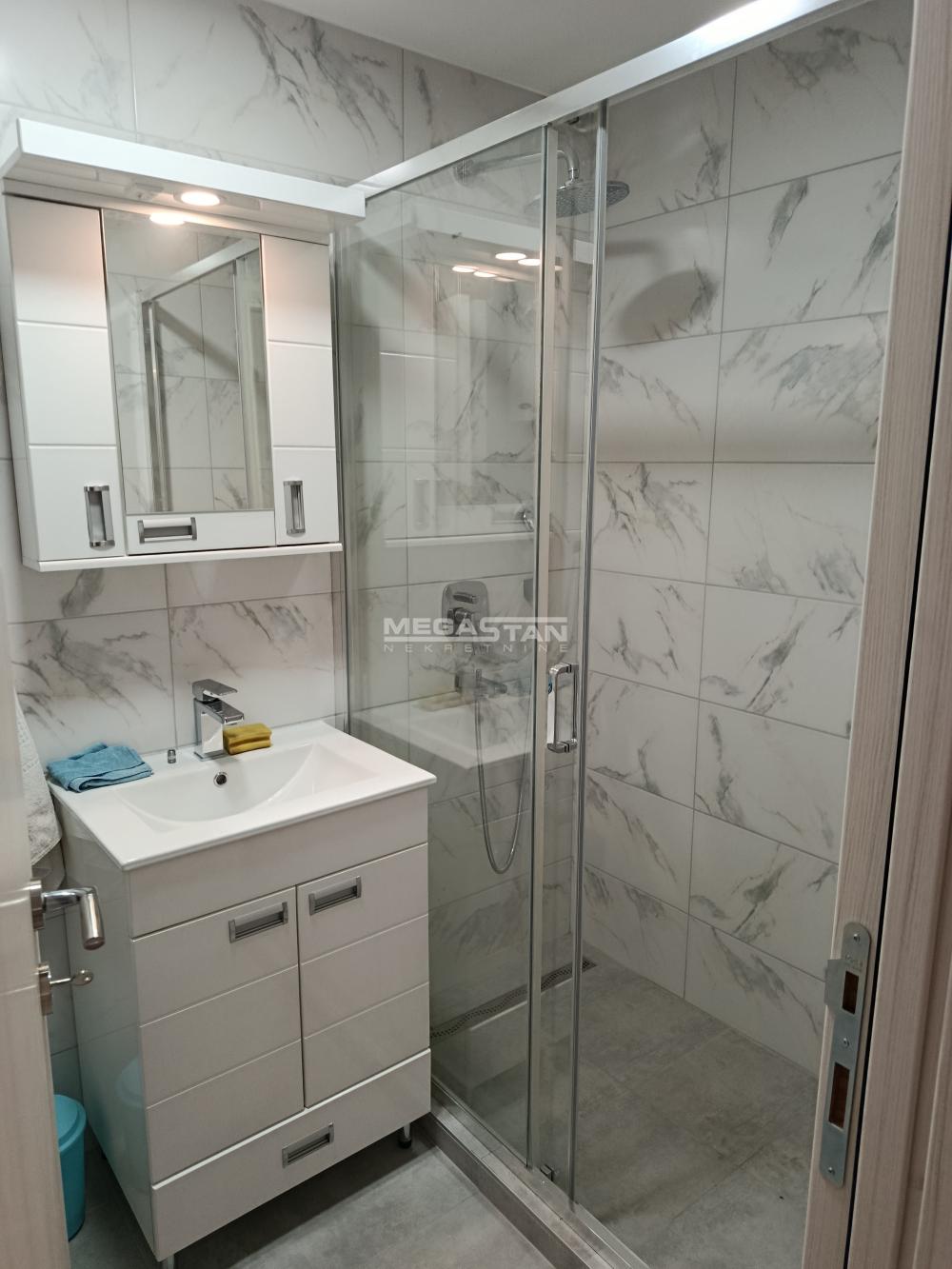 Jednoiposoban stan za izdavanje, Kalenić Pijaca, Beograd, 48m², 900 €/mes