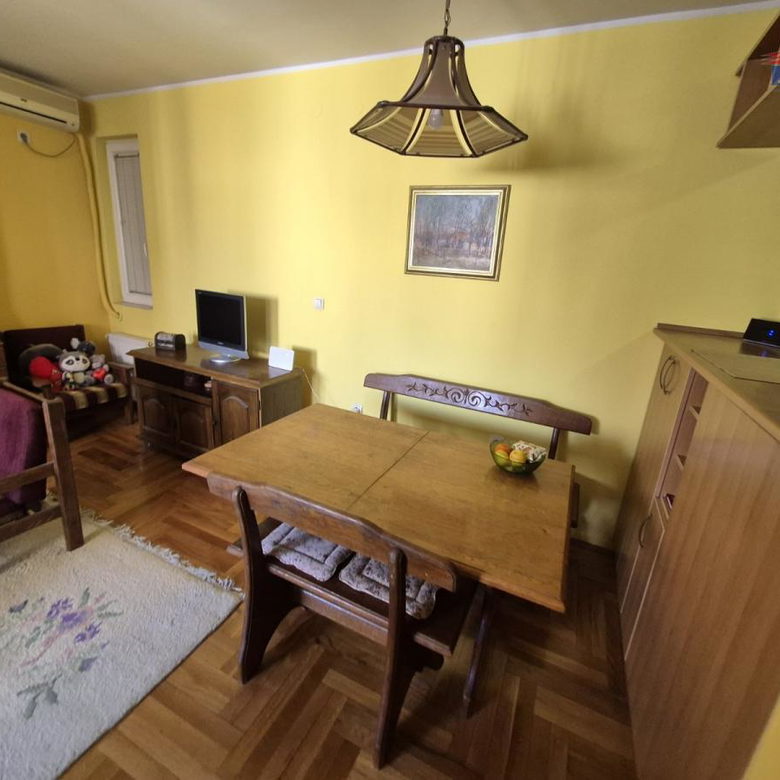Stan Izdavanje Novi Sad  45 m2