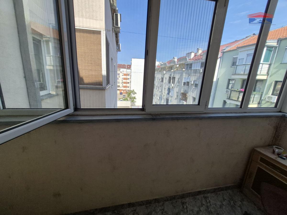 Jednoiposoban stan za izdavanje, Grbavica, Novi Sad, 45m², 400 €/mes