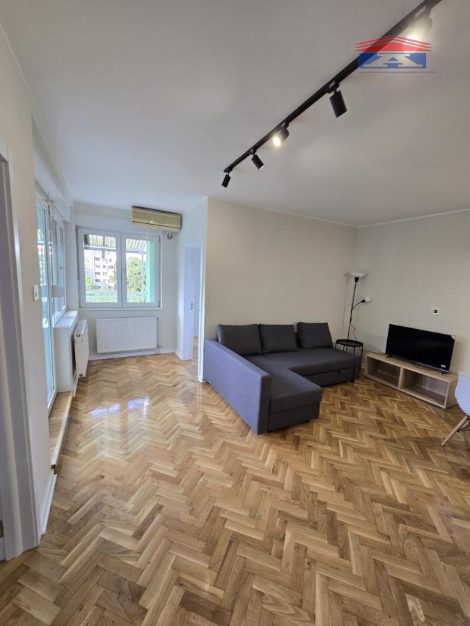 Stan Izdavanje Novi Sad  53 m2