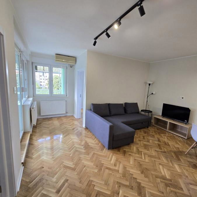 Stan Izdavanje Novi Sad  53 m2