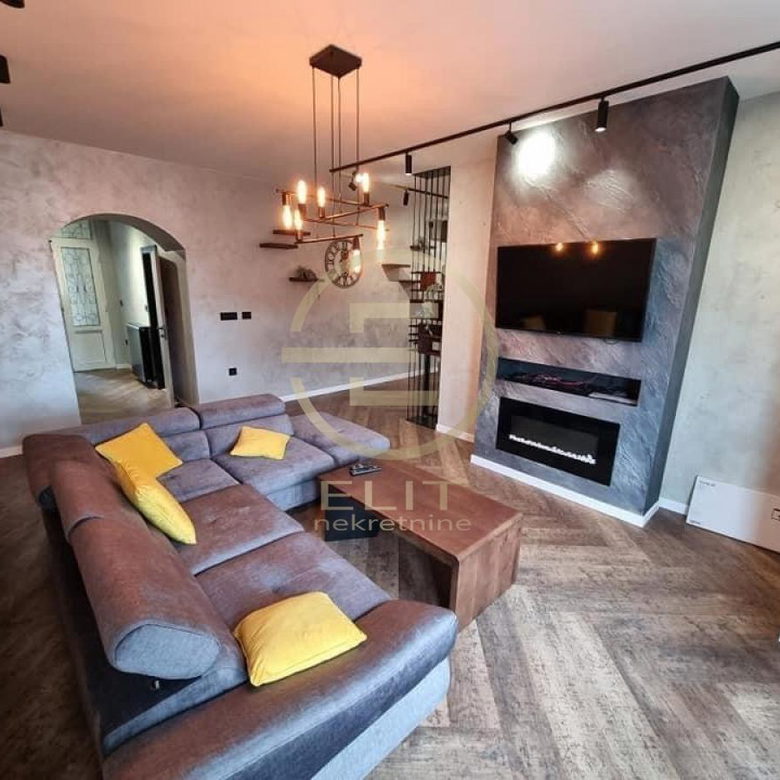 Stan Prodaja Novi Sad  64 m2