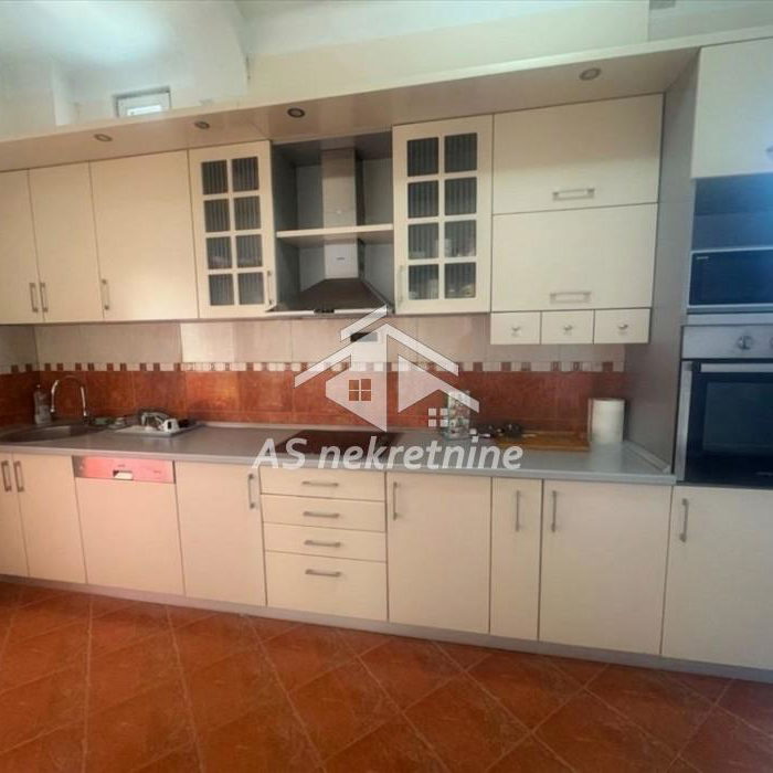 Stan Izdavanje Beograd Topličin Venac 90 m2