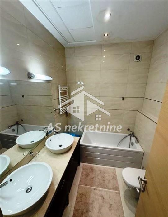 Trosoban stan za izdavanje, Vukov Spomenik, Beograd, 131m², 1.800 €/mes