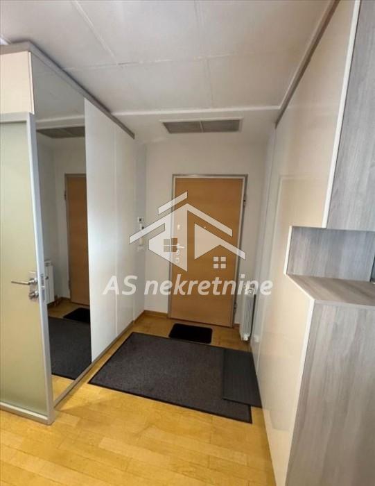 Trosoban stan za izdavanje, Vukov Spomenik, Beograd, 131m², 1.800 €/mes