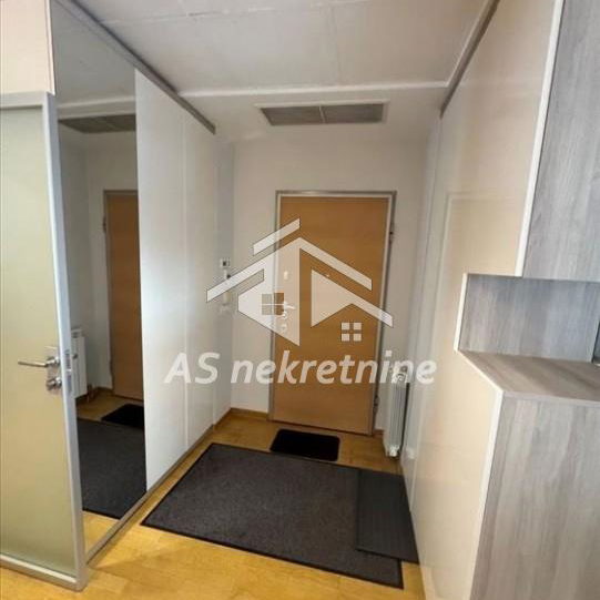 Trosoban stan za izdavanje, Vukov Spomenik, Beograd, 131m², 1.800 €/mes