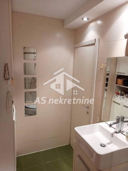 Trosoban stan za izdavanje, Banovo Brdo, Beograd, 750 €/mes
