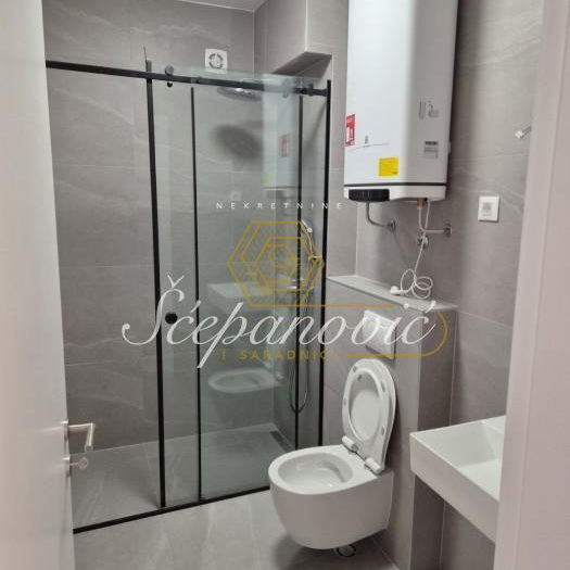 Četvorosoban stan za izdavanje, Podbara, Novi Sad, 84m², 1.000 €/mes