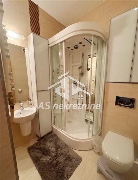 Trosoban stan za izdavanje, Vukov Spomenik, Beograd, 131m², 1.800 €/mes