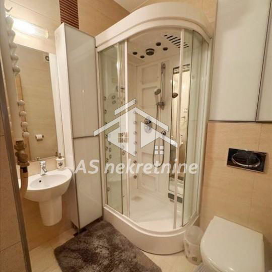 Trosoban stan za izdavanje, Vukov Spomenik, Beograd, 131m², 1.800 €/mes