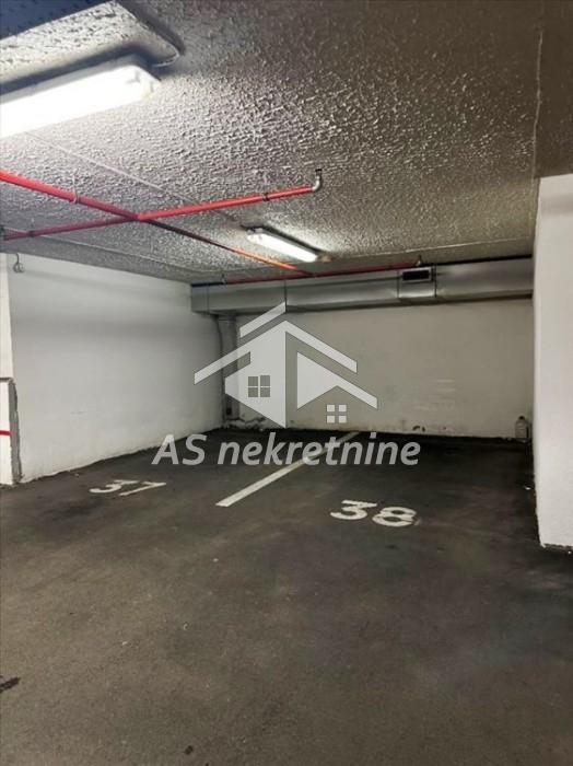 Trosoban stan za izdavanje, Vukov Spomenik, Beograd, 131m², 1.800 €/mes