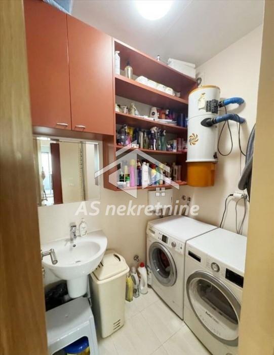 Trosoban stan za izdavanje, Vukov Spomenik, Beograd, 131m², 1.800 €/mes