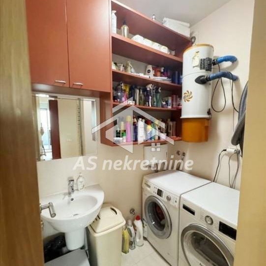 Trosoban stan za izdavanje, Vukov Spomenik, Beograd, 131m², 1.800 €/mes