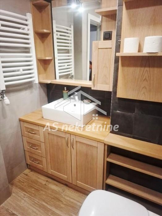 Trosoban stan za izdavanje, Crveni Krst, Beograd, 68m², 1.200 €/mes