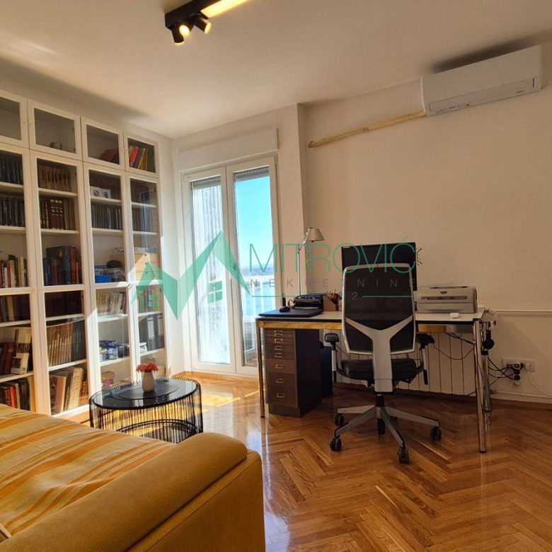 Dvoiposoban stan na prodaju, Kej, Novi Sad, 71m², 270.000 €