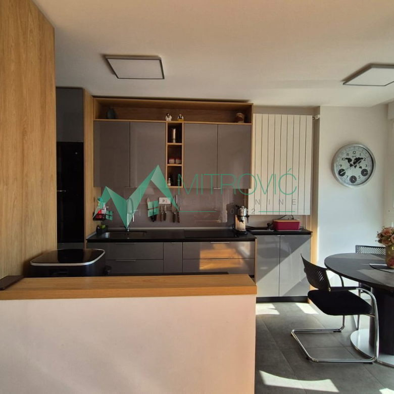 Dvoiposoban stan na prodaju, Kej, Novi Sad, 71m², 270.000 €